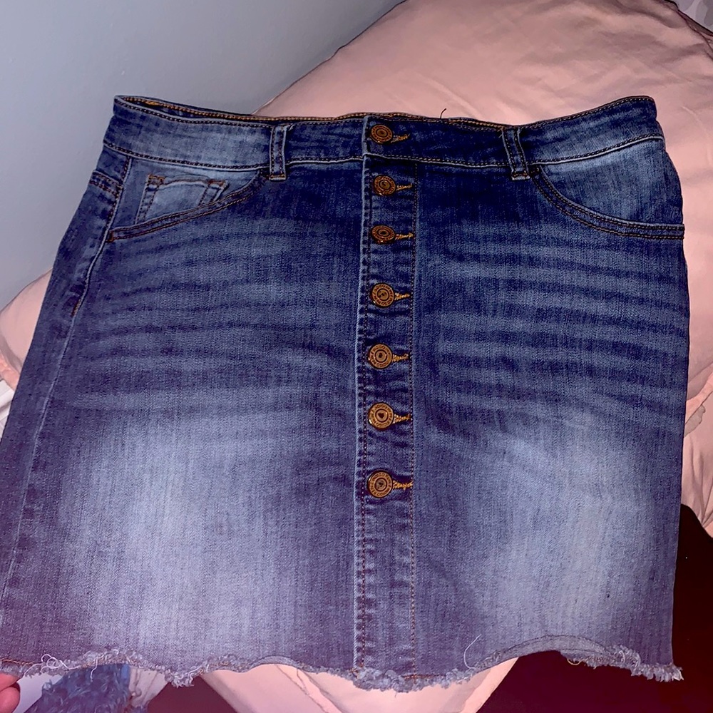 Button up denim skirt 💙🦋